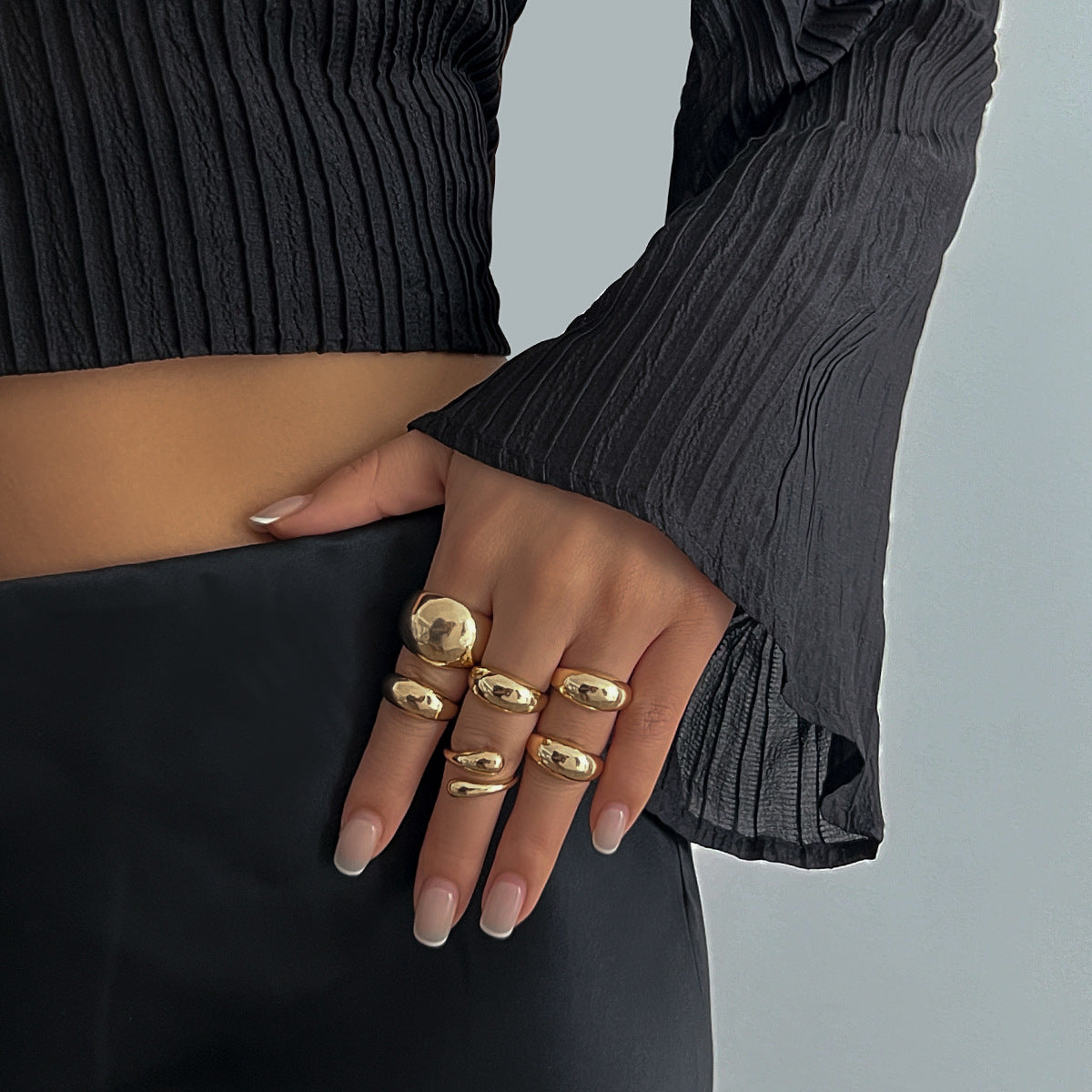 Anello da donna minimalista geometrico in lega a specchio con superficie placcata e design a fascia circolare