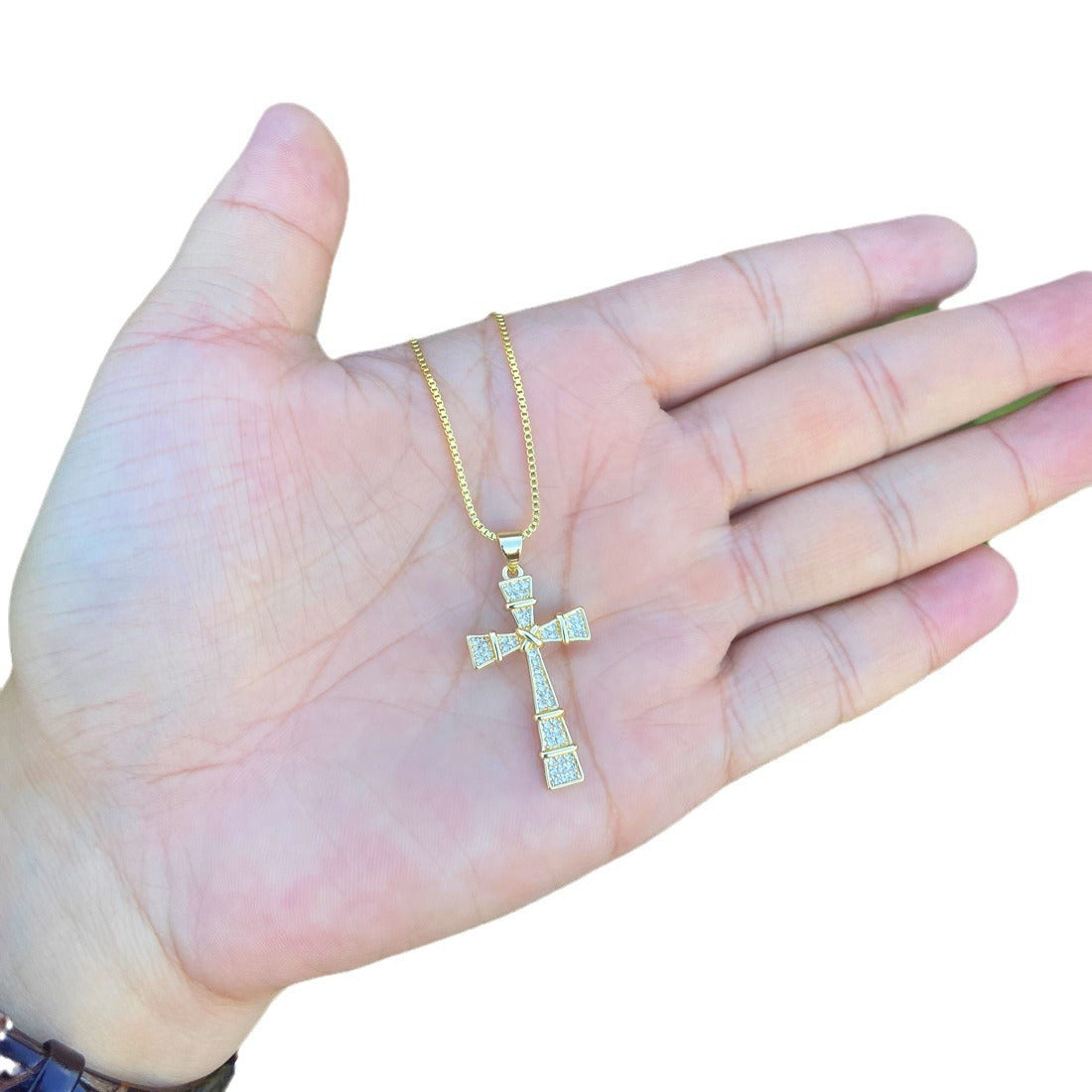 Fashionable Cross Pendant Necklace in Copper with Rhinestone Inlay and 18K Gold Plating for Women