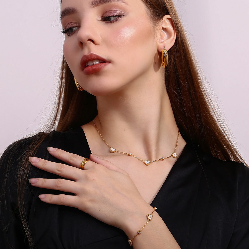 Minimalist Heart-Shaped Stainless Steel Plated 18K Gold Necklace with Three Shell Pendants and Round Rhinestones for Women