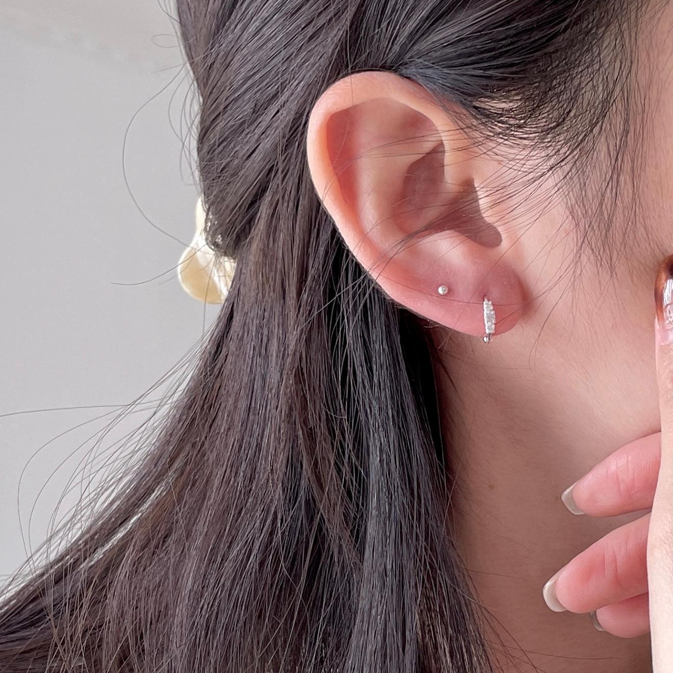 Pendientes de botón minimalistas con forma de corazón de plata de ley 925 con circonitas pavé, hipoalergénicos