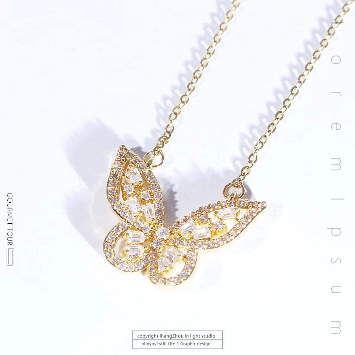 Collana con Ciondolo a Farfalla Minimalista da Donna in Acciaio al Titanio con Placcatura in Oro 18K su Catena a O