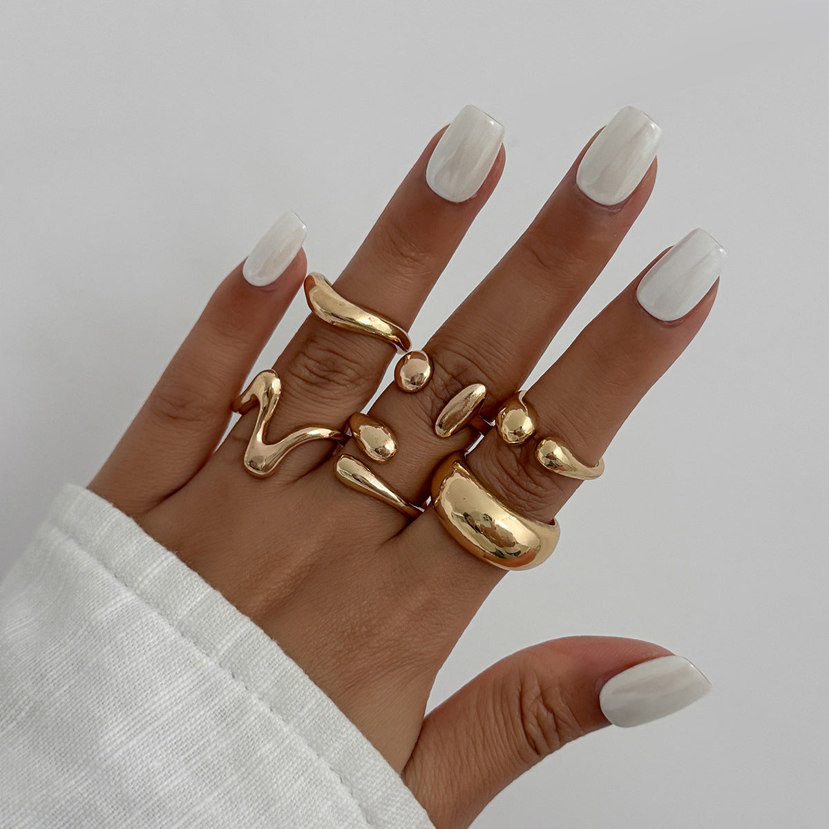 Anillo de Aleación Geométrico Irregular de Estilo Vintage con Diseño Pulido de Hilos Cruzados para Mujer