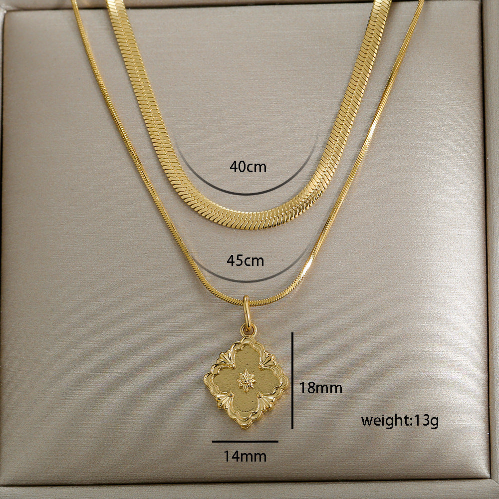 Collana corta a strati in acciaio inossidabile placcato con ciondolo a rosa floreale minimalista da donna con catena a lama