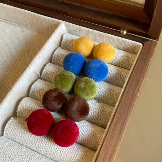 Pendientes redondos de tuerca acrílicos flocados retro minimalistas con postes de plata 925 y base de cobre chapada en oro para mujer