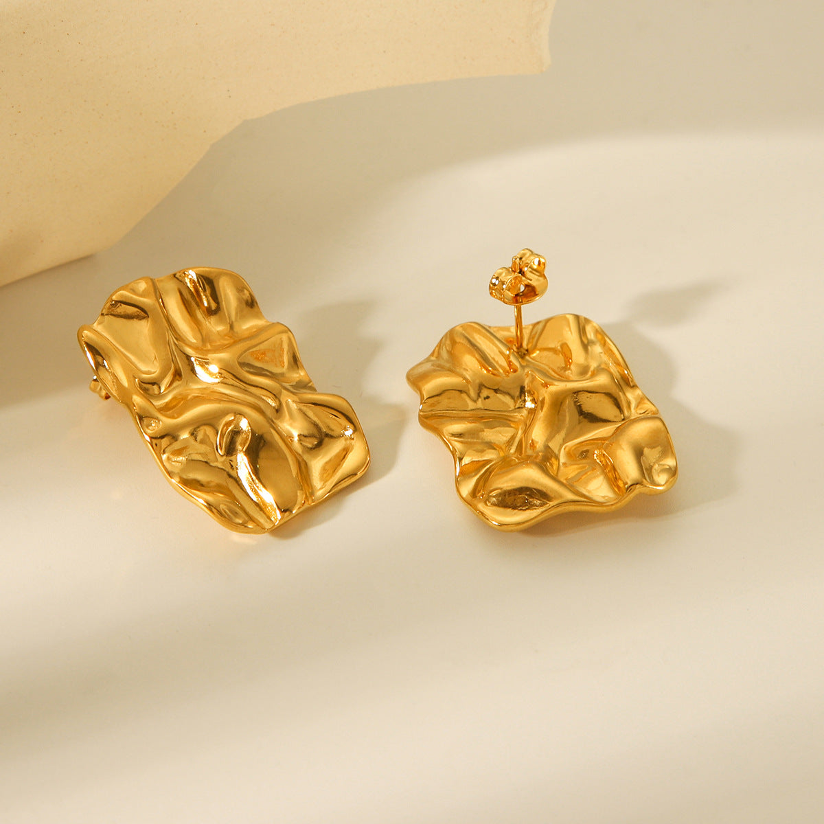 Orecchini da donna in acciaio inossidabile testurizzato geometrico irregolare con placcatura in oro 18 carati