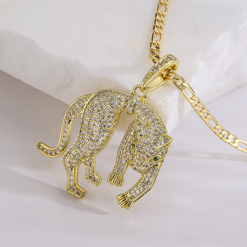 Collana con Pendente a Leopardo in Stile Punk in Rame con Placcatura in Oro Vero e Intarsio di Zirconi per Donne
