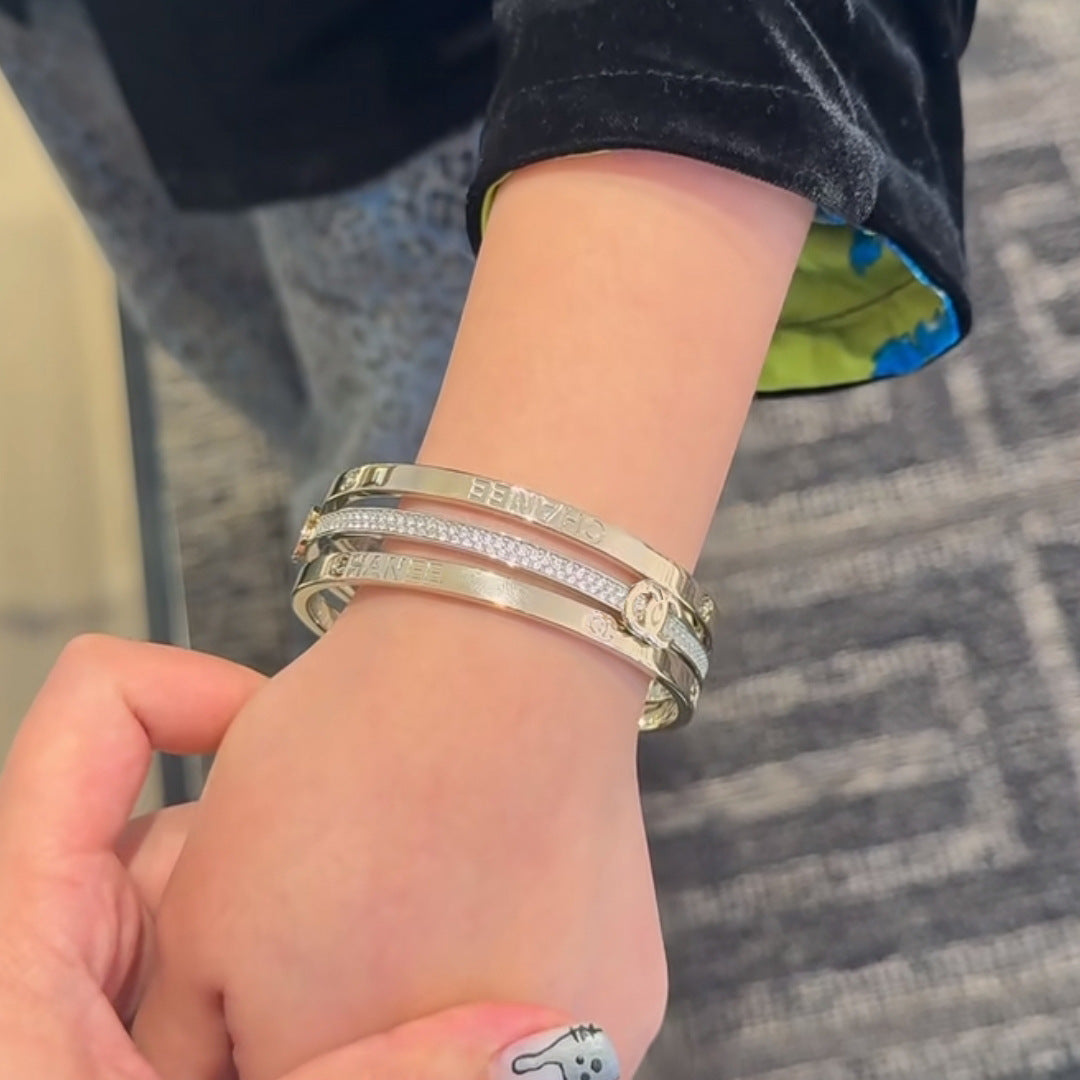 Set Anello e Bracciale in Ottone Placcato Oro Dolce Lusso con Lettera C per Donna