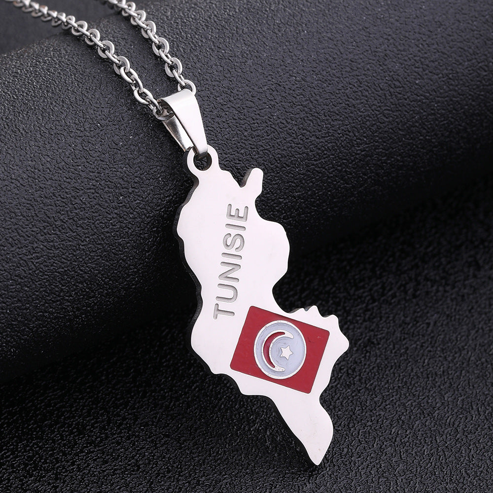 Collana pendente geometrica stile etnico in acciaio inossidabile con charm in acciaio al titanio e finitura placcata