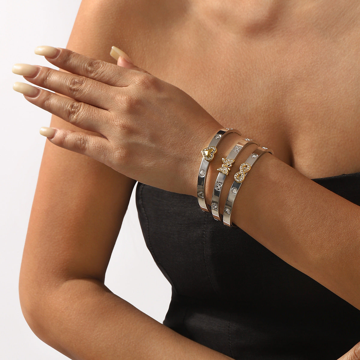 Bracciale alla moda con fiocco e strass a forma di cuore in acciaio inossidabile placcato oro 14K da donna