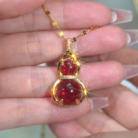 Collar con colgante minimalista de acero de titanio chapado con forma de calabaza roja para mujer