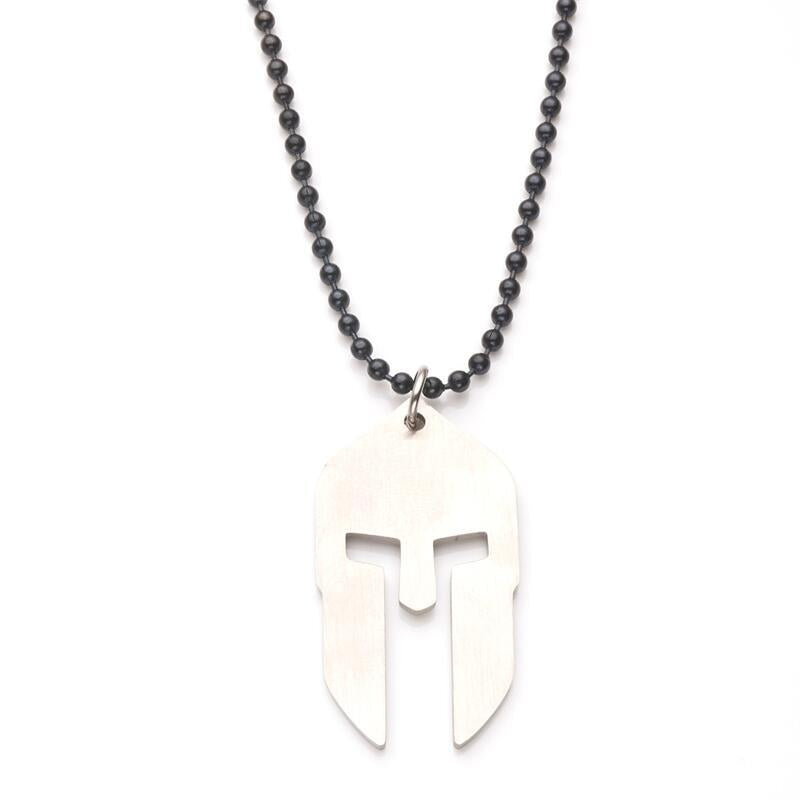 Dulce y atrevido collar con colgante hueco de máscara espartana geométrica en acero inoxidable con acabado chapado