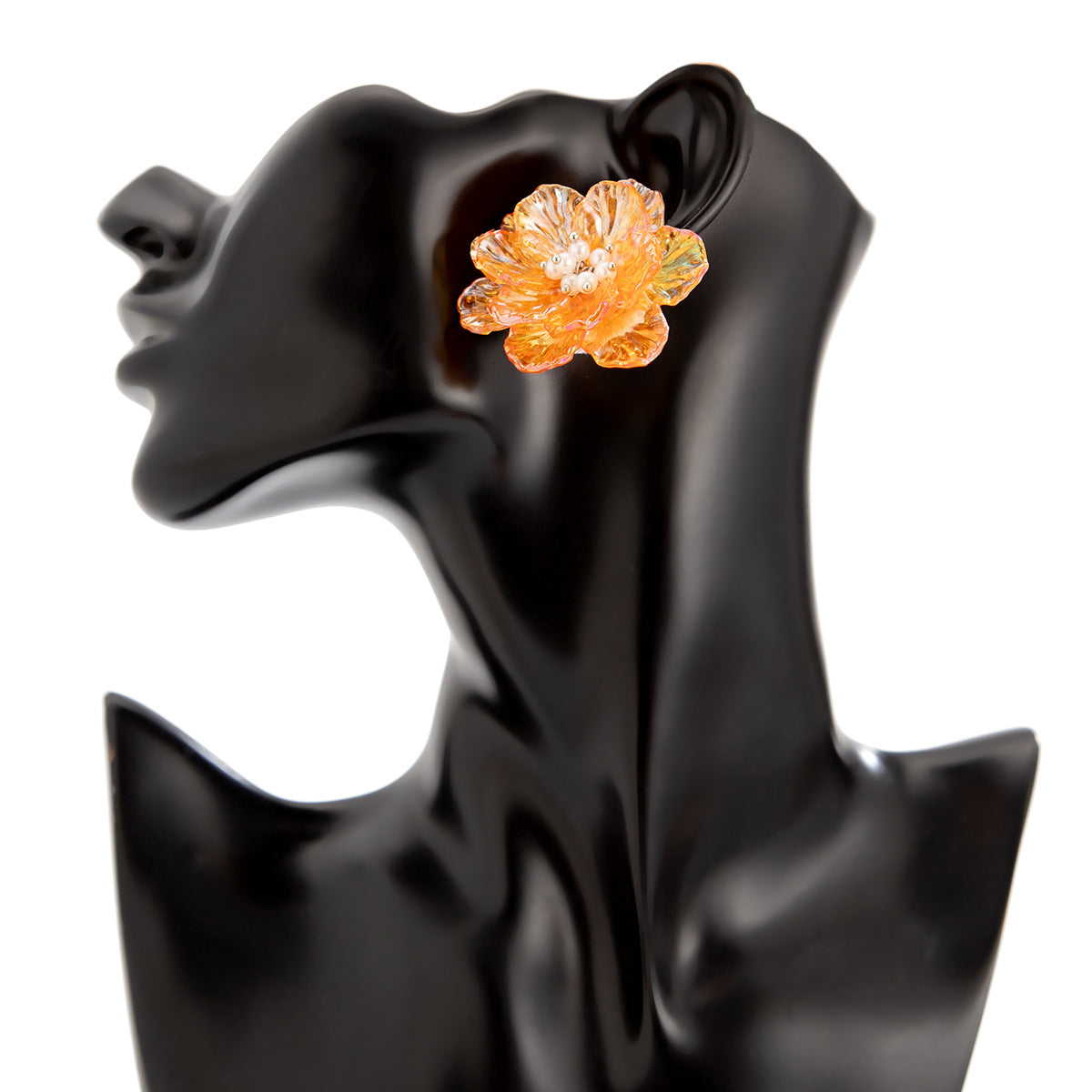 Orecchini a perno geometrici floreali dolci e audaci da donna con accenti di perle finte e design 3D traslucido a conchiglia