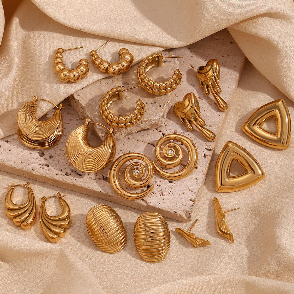 Orecchini da donna in acciaio inossidabile a forma di cuore cavo stile vintage placcati oro 18 carati