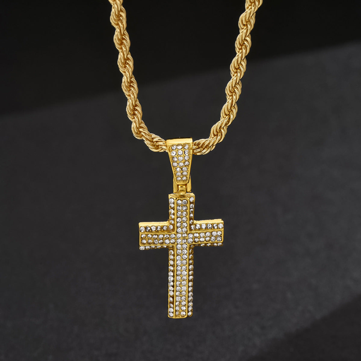 Collana con pendente a croce in stile Hip Hop da uomo con intarsio in strass su catena cubana in lega a forma di diamante geometrico