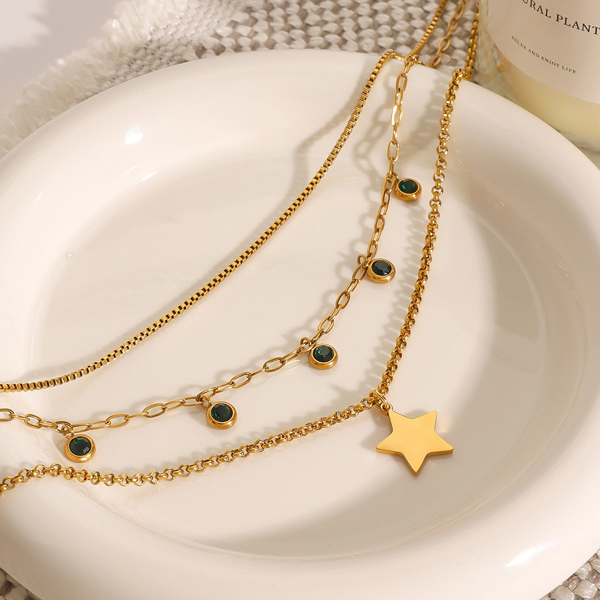 Collana a strati minimalista a forma di stella in acciaio inossidabile con pendente in acciaio al titanio placcato per donna