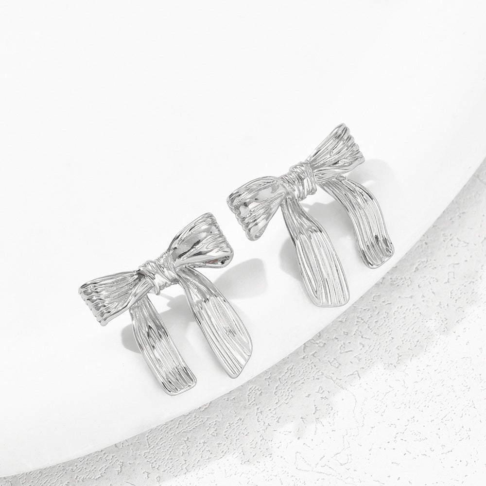 Minimalist Bow-Shaped Zinc Alloy Earrings with Plated Finish for Women Elegant Everyday Wear