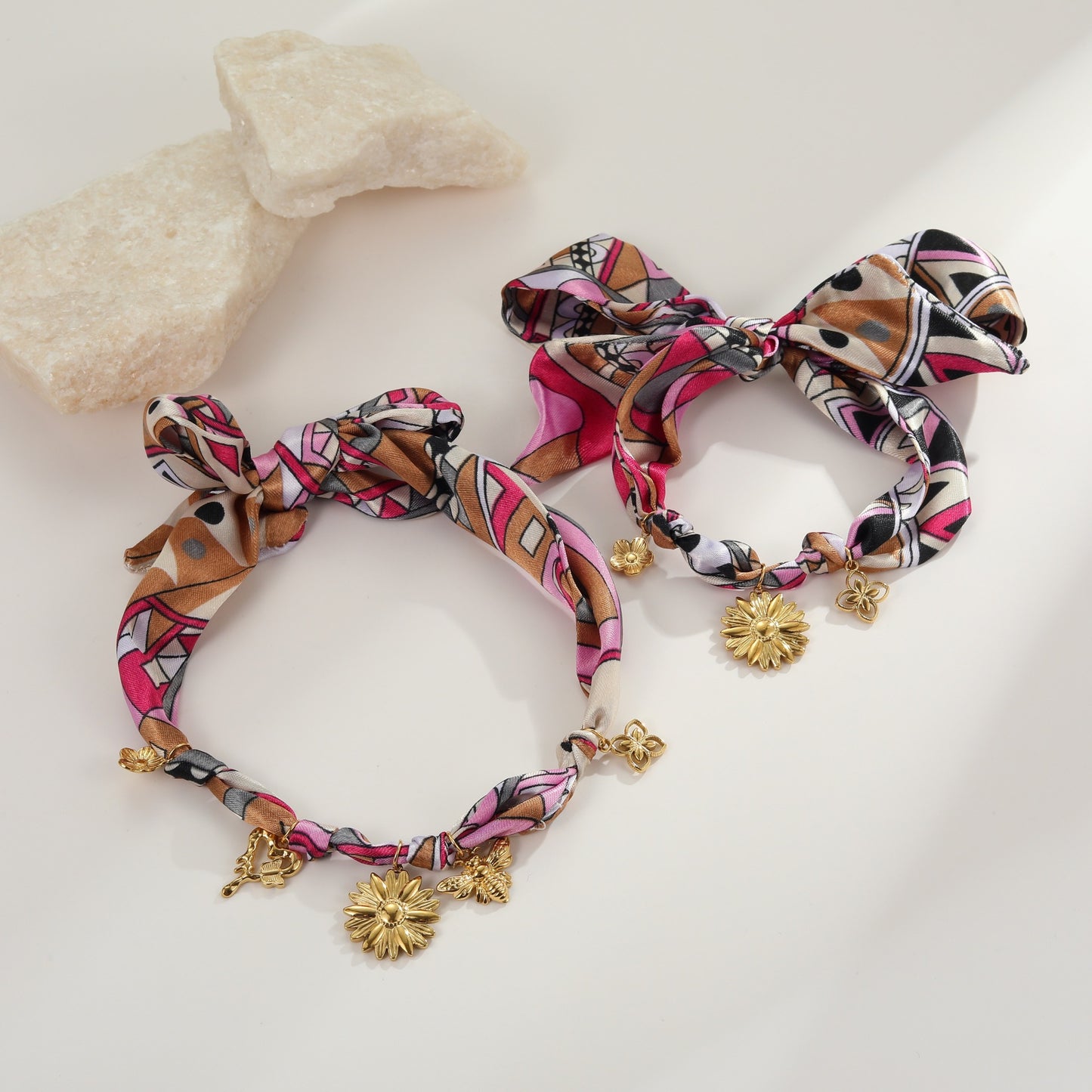 Elegante collana a pendente floreale in acciaio inossidabile con finitura placcata da donna
