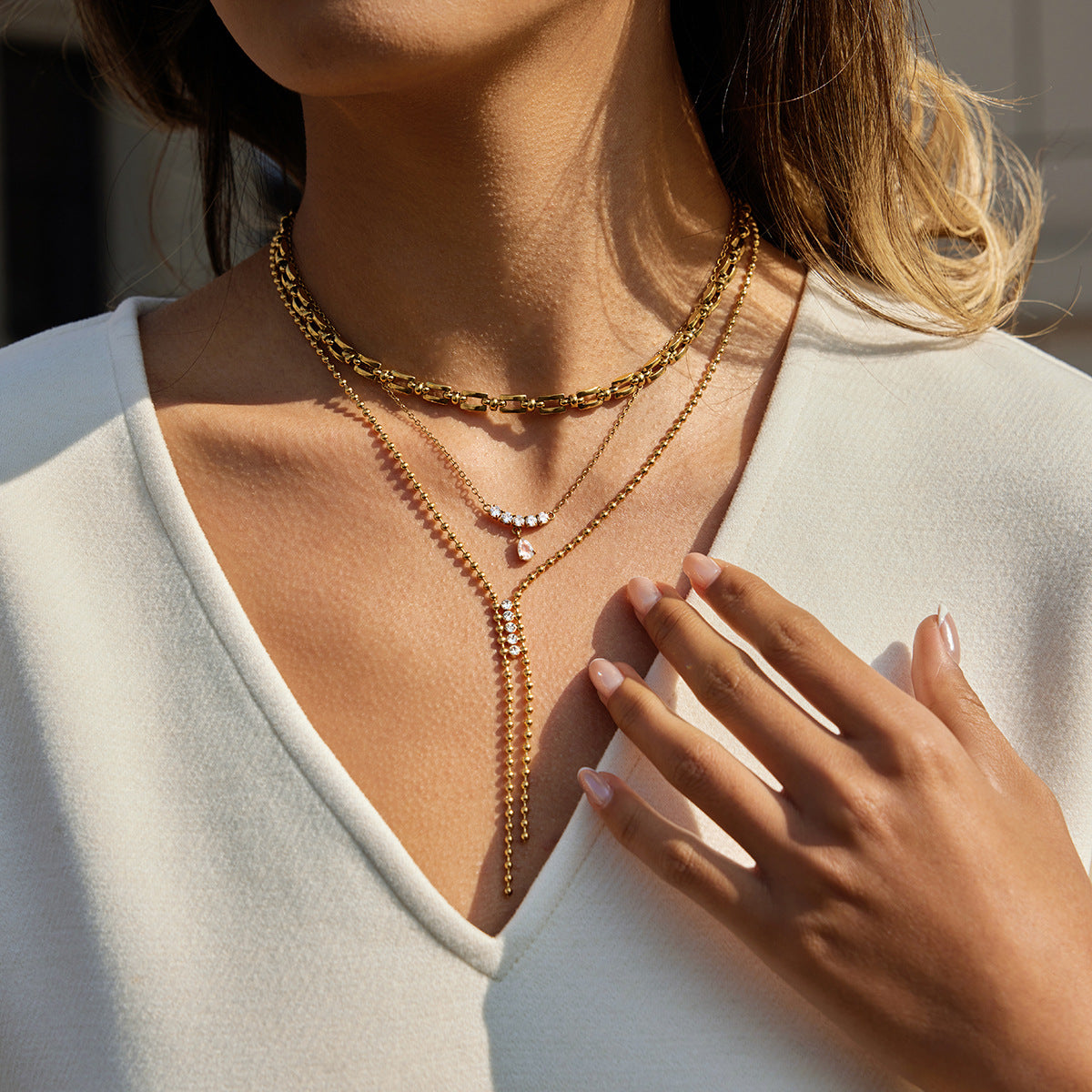 Collana Minimalista Geometrica da Donna in Acciaio al Titanio con Placcatura in Oro PVD Sottovuoto, Catena per Clavicola in Acciaio Inossidabile
