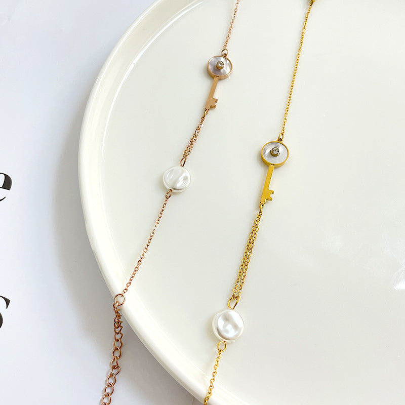 Bracciale a chiave geometrico minimalista in acciaio al titanio per donna con finitura placcata, gioielli dell'amicizia eleganti e sofisticati
