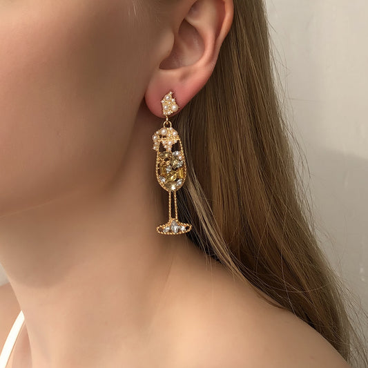 Pendientes de aleación con incrustaciones de diamantes de imitación y acabado galvanizado con diseño geométrico dulce y atrevido para mujer