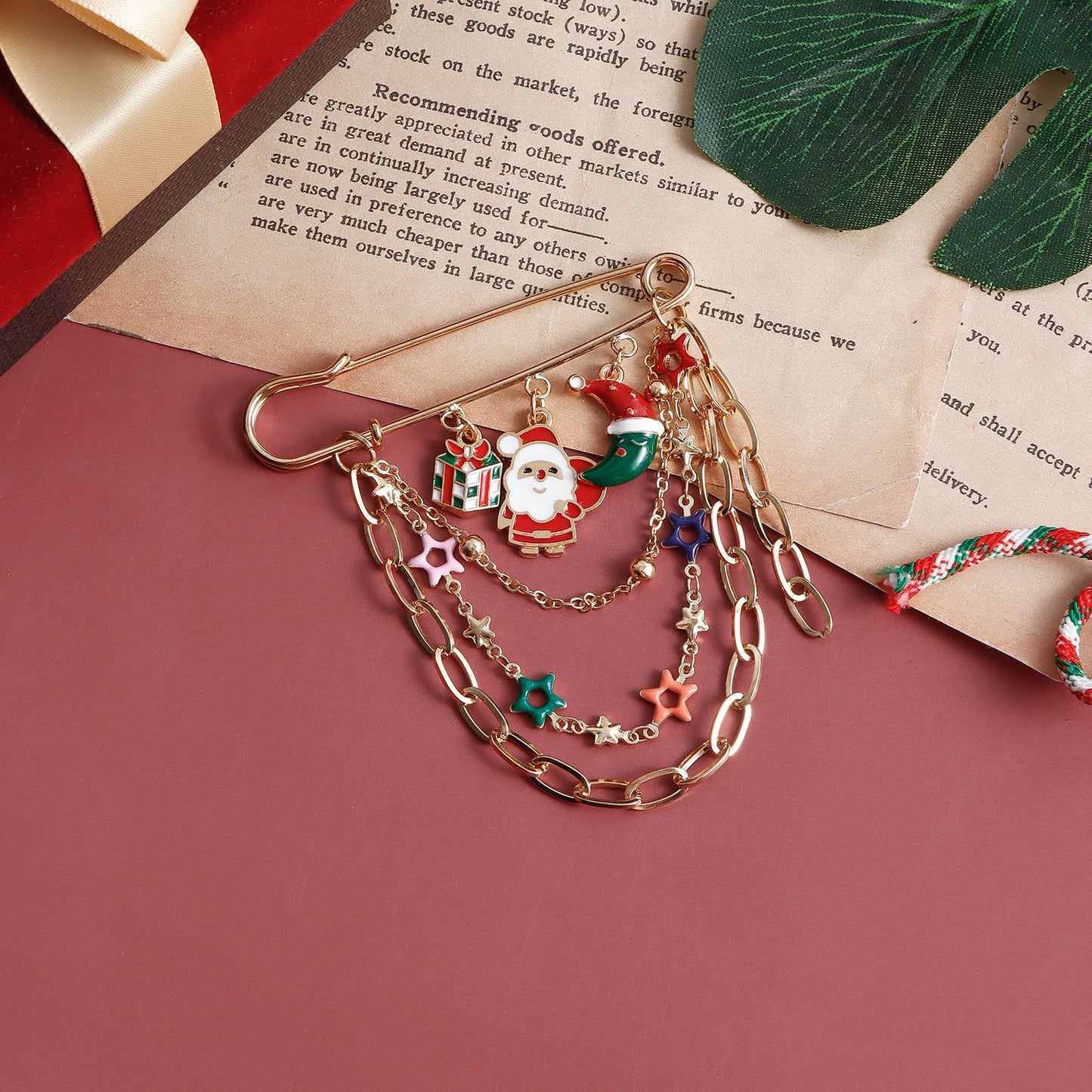 Diseño Original Pin Navideño Geométrico para Mujer con Acabado de Metal Bañado, Broche de Papá Noel para Fiestas, Accesorio de Regalo