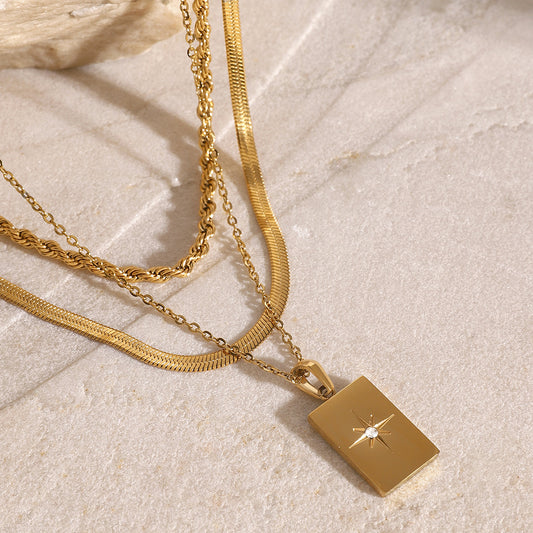 Collar con colgante cuadrado de estrella geométrica minimalista de acero inoxidable con acabado chapado para mujer
