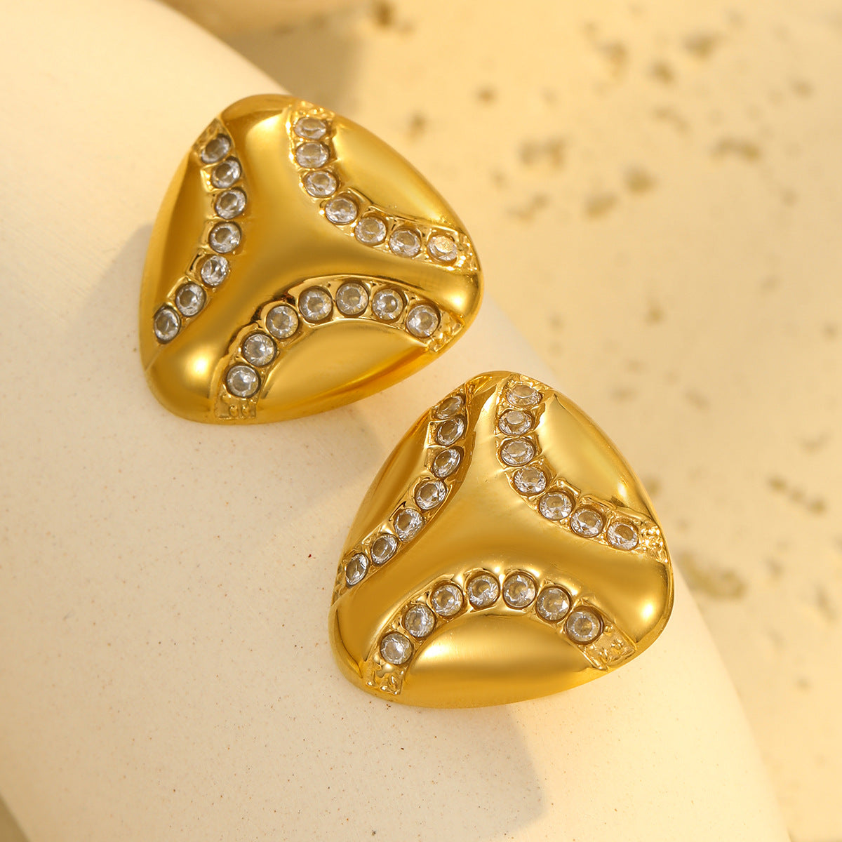 Conjunto de collar y pendientes de acero inoxidable con forma de corazón a la moda con chapado en oro de 18 quilates para mujer