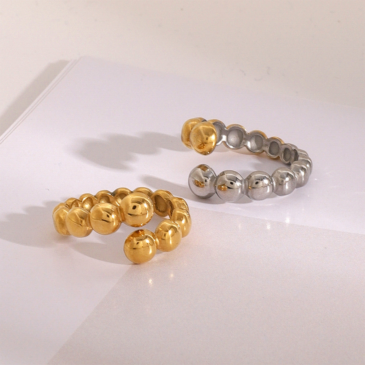 Anello aperto in acciaio inossidabile placcato oro 18 carati con forme geometriche e dal design minimalista, da donna