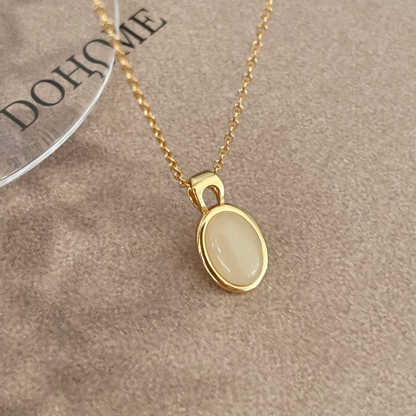 Collar con colgante geométrico minimalista de plata de ley 925 con detalles de cristal
