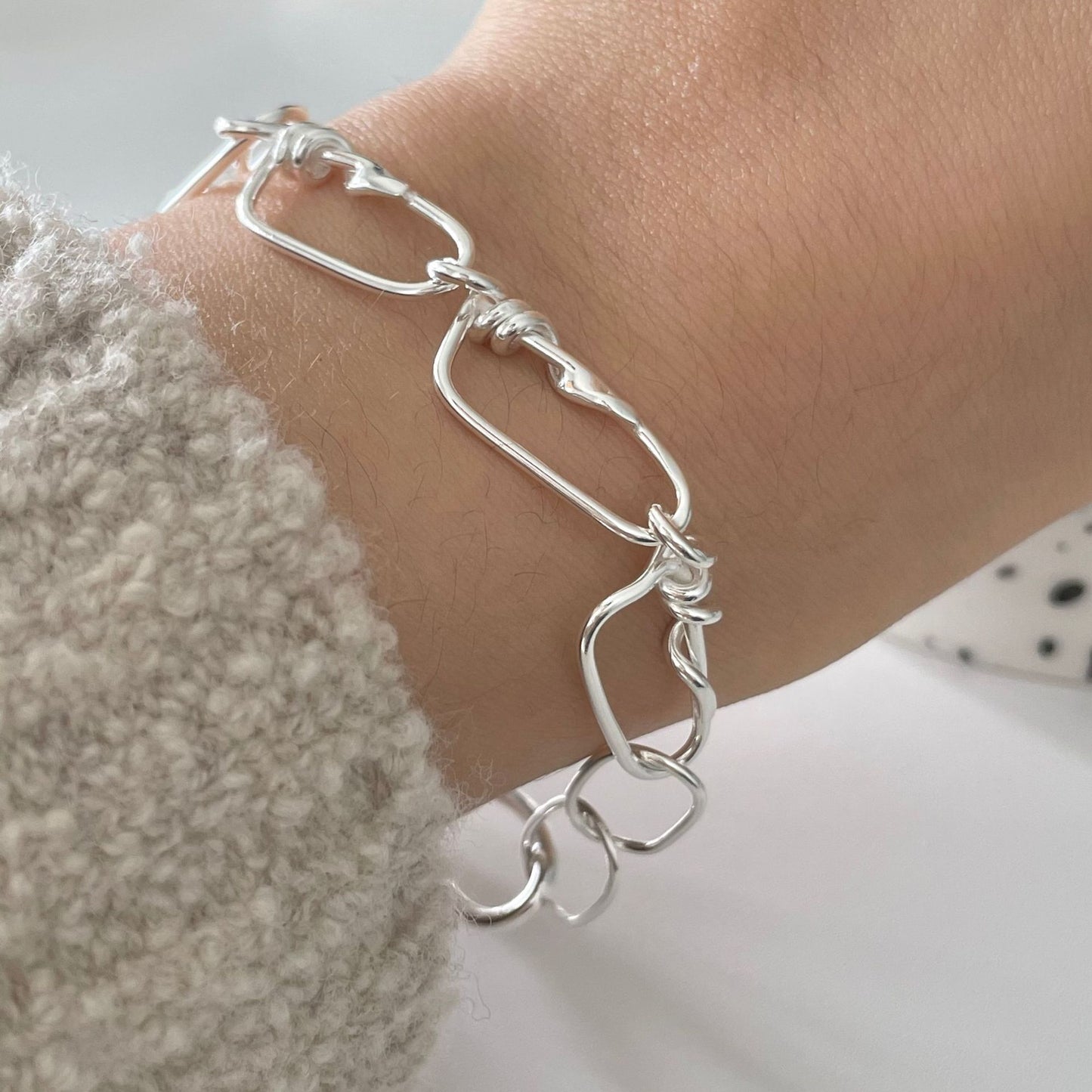 Braccialetto Minimalista a Stella Intrecciato in Argento Sterling 925 Fatto a Mano con Dettaglio Nodo