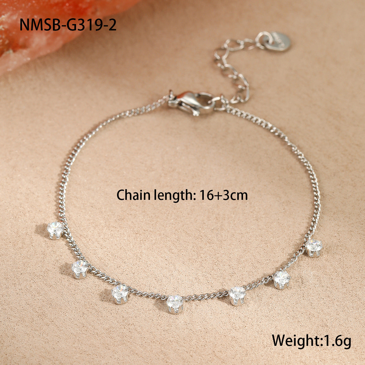 Collana da donna alla moda placcata in acciaio inossidabile con motivo geometrico, ciondolo a zircone colorato e dettagli a frange