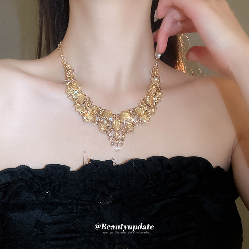 Set di collana e orecchini pendenti a goccia stile vintage in lega con strass intarsiati da donna