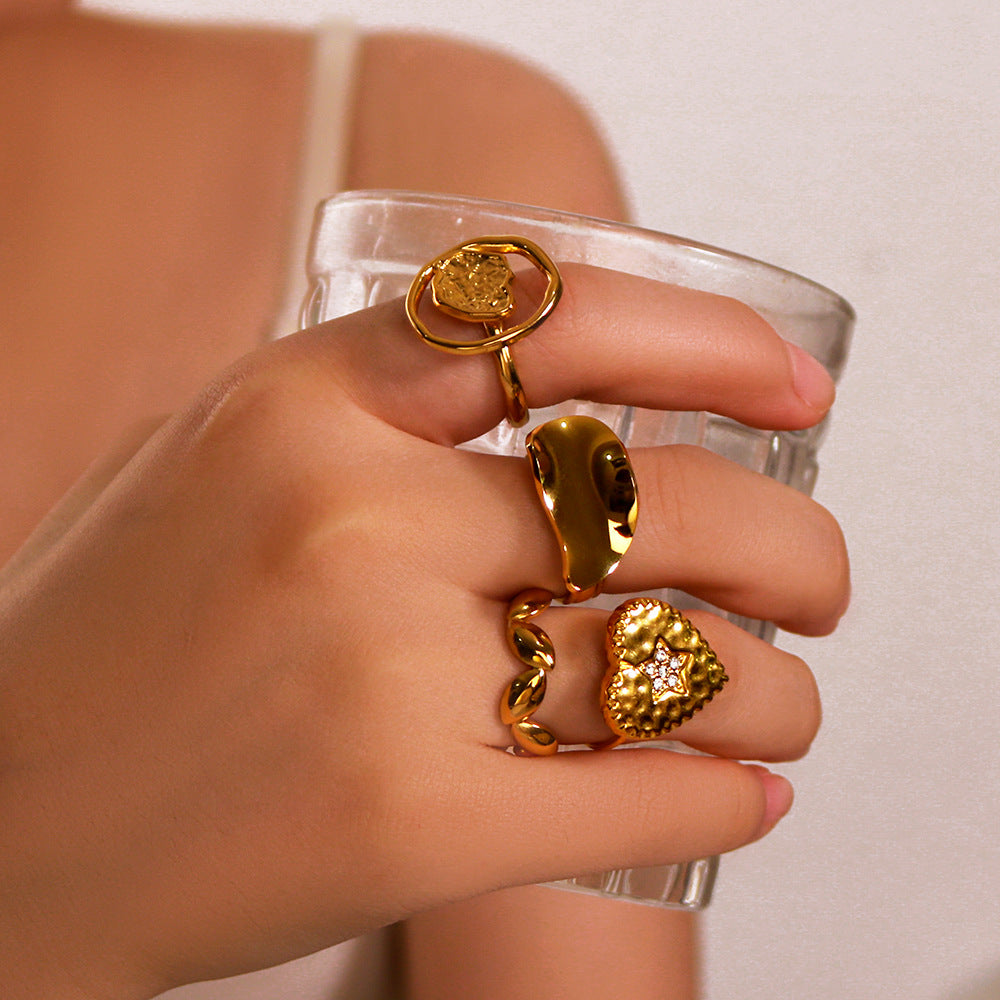 Anello irregolare a forma di cuore, geometrico, traforato, in acciaio inossidabile con finitura placcata sottovuoto in oro 18 carati per uomo e donna