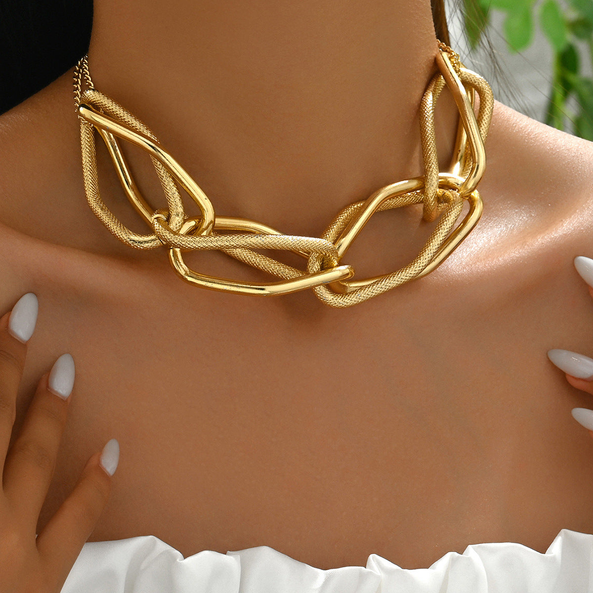 Collar con colgante geométrico de moda para mujer, construcción de aleación de zinc y acabado galvanizado