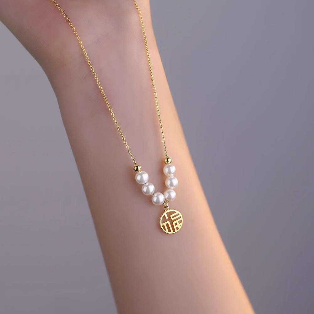 Collana con ciondolo a forma irregolare minimalista in acciaio al titanio placcato, portafortuna da donna