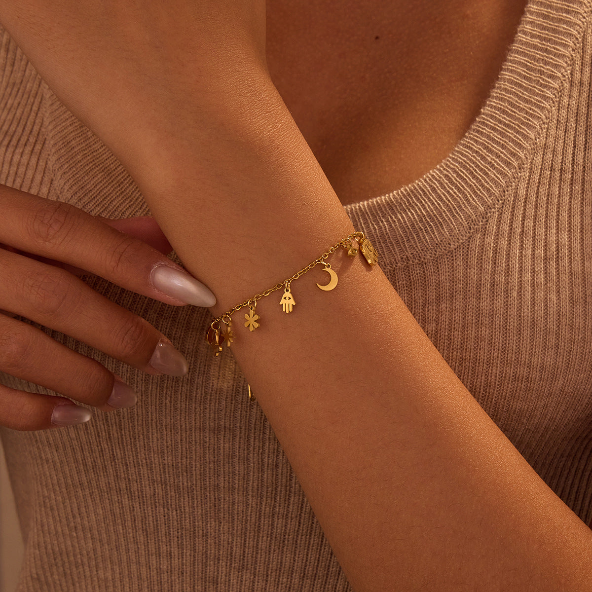Fashionable Geometric Stainless Steel Bracelet with 18K Gold Plating for Women