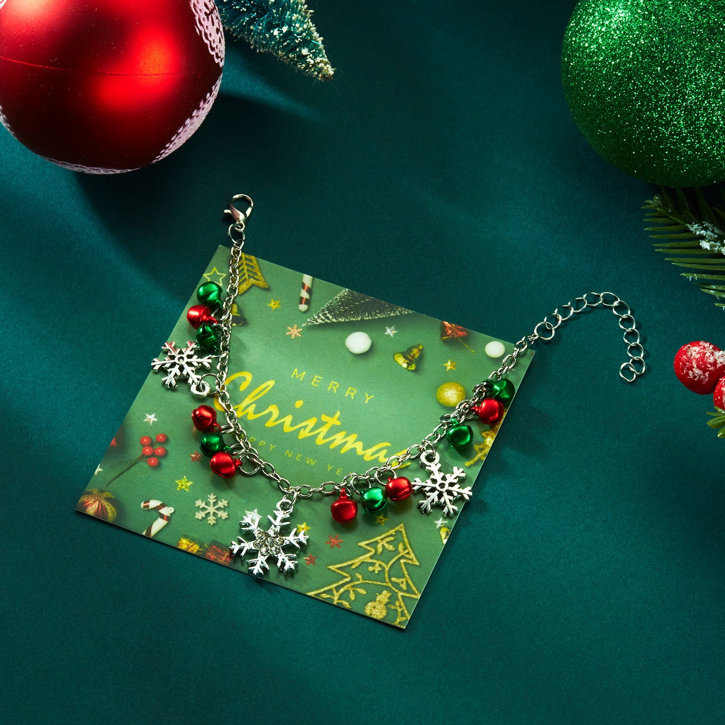 Juego de collar y pulsera con colgante de copo de nieve temático navideño con incrustaciones de diamantes de imitación y aleación chapada para regalo navideño unisex