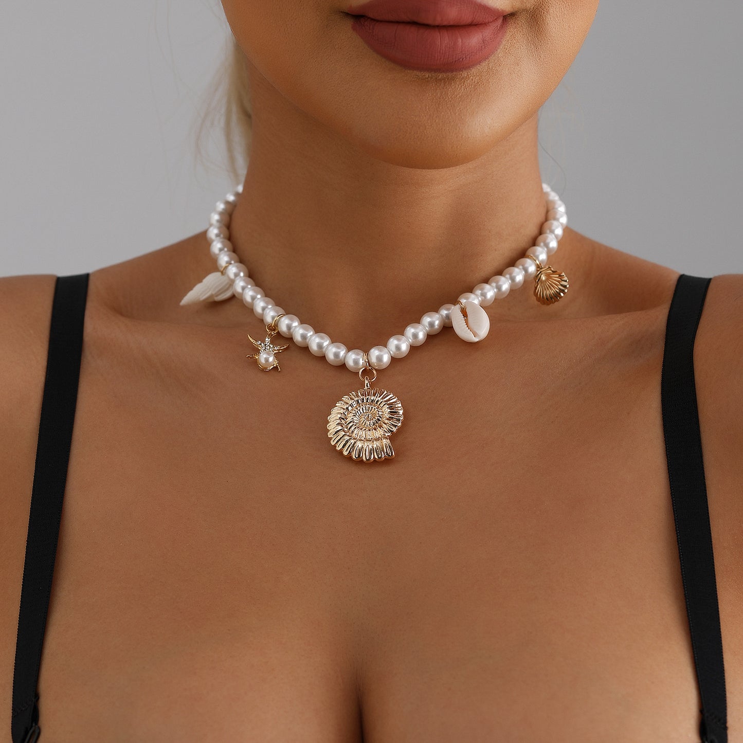 Summer Beach Casual Starfish and Seashell Pendant Necklace for Women with Glass Beads and Geometric Heart Design on Clavicle Chain