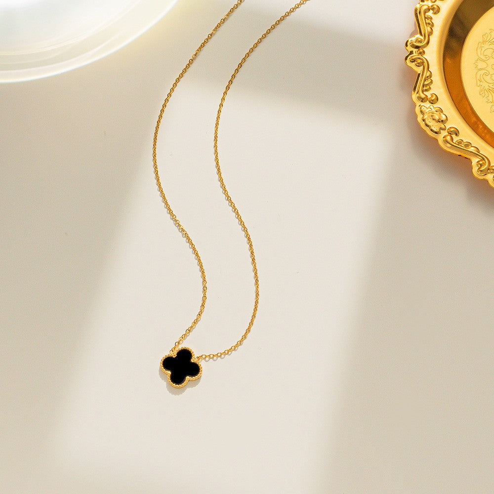Orecchini a perno da donna a forma di trifoglio minimalisti in acciaio al titanio con finitura placcata sottovuoto, gioielli di moda ipoallergenici