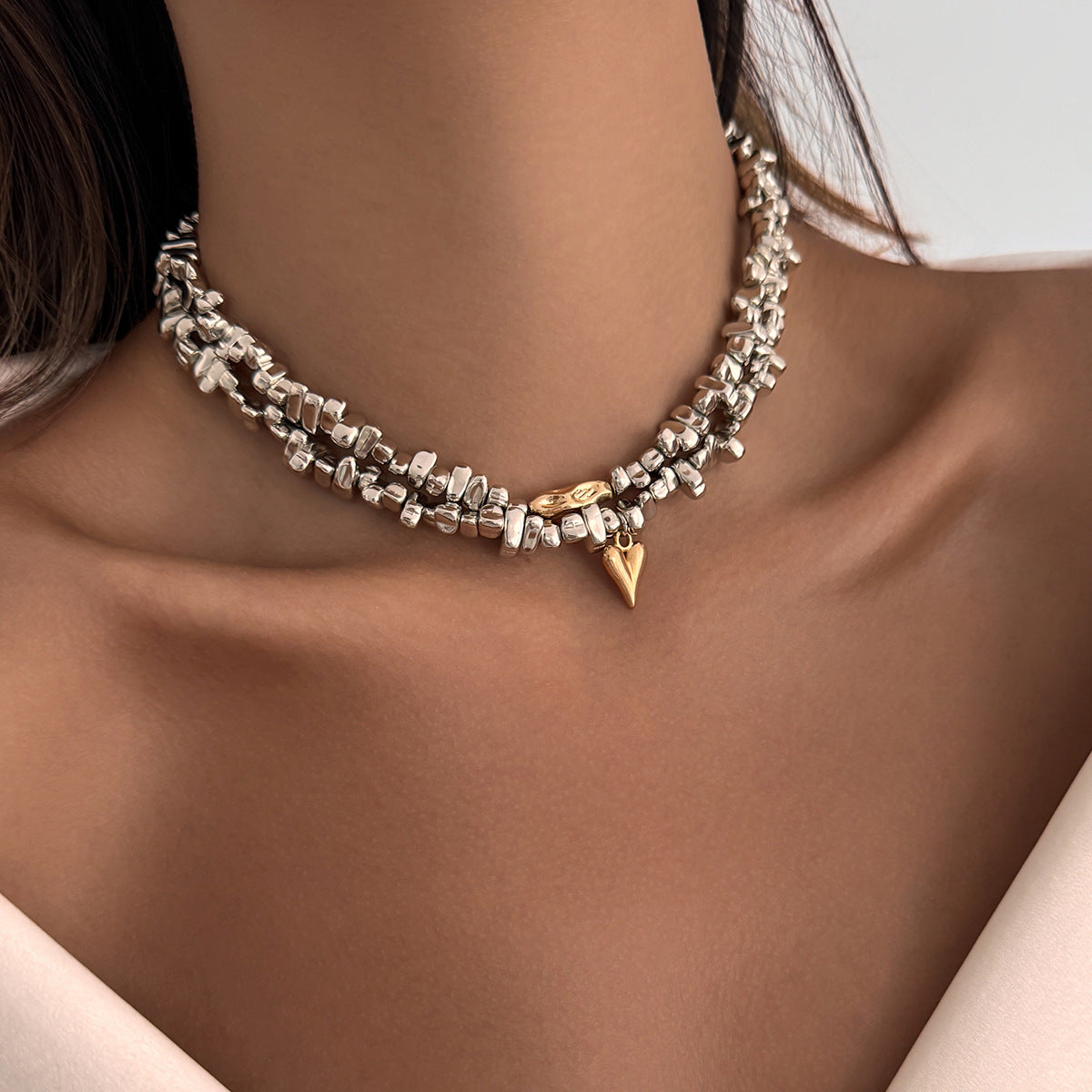 Collana con ciondolo personalizzato in lega a forma di cuore irregolare da donna con finitura placcata e dettagli perline