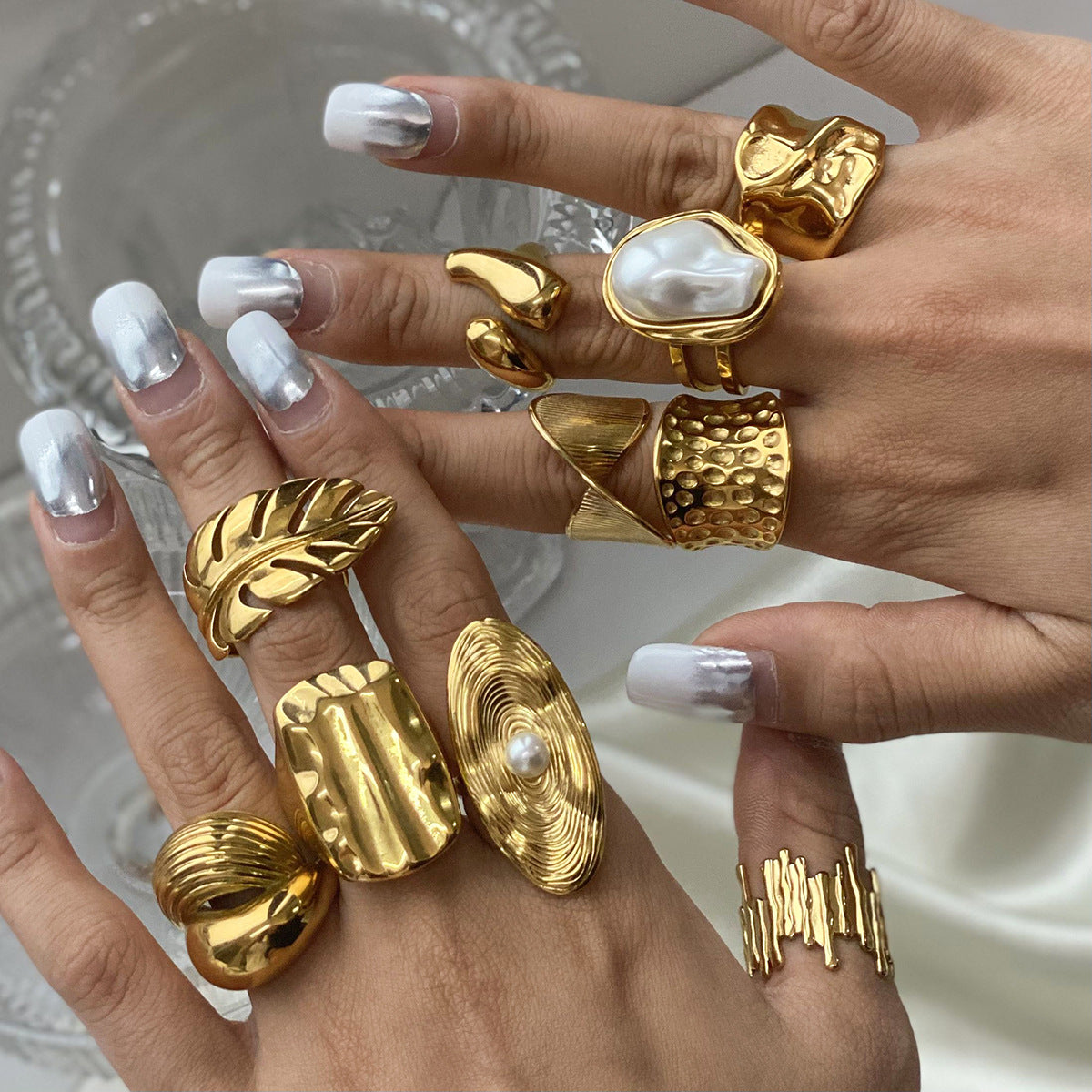 Anillo de Acero de Titanio Geométrico Minimalista con Acento de Perla para Mujer, Bañado en Oro PVD al Vacío, Banda de Acero Inoxidable Hipoalergénico