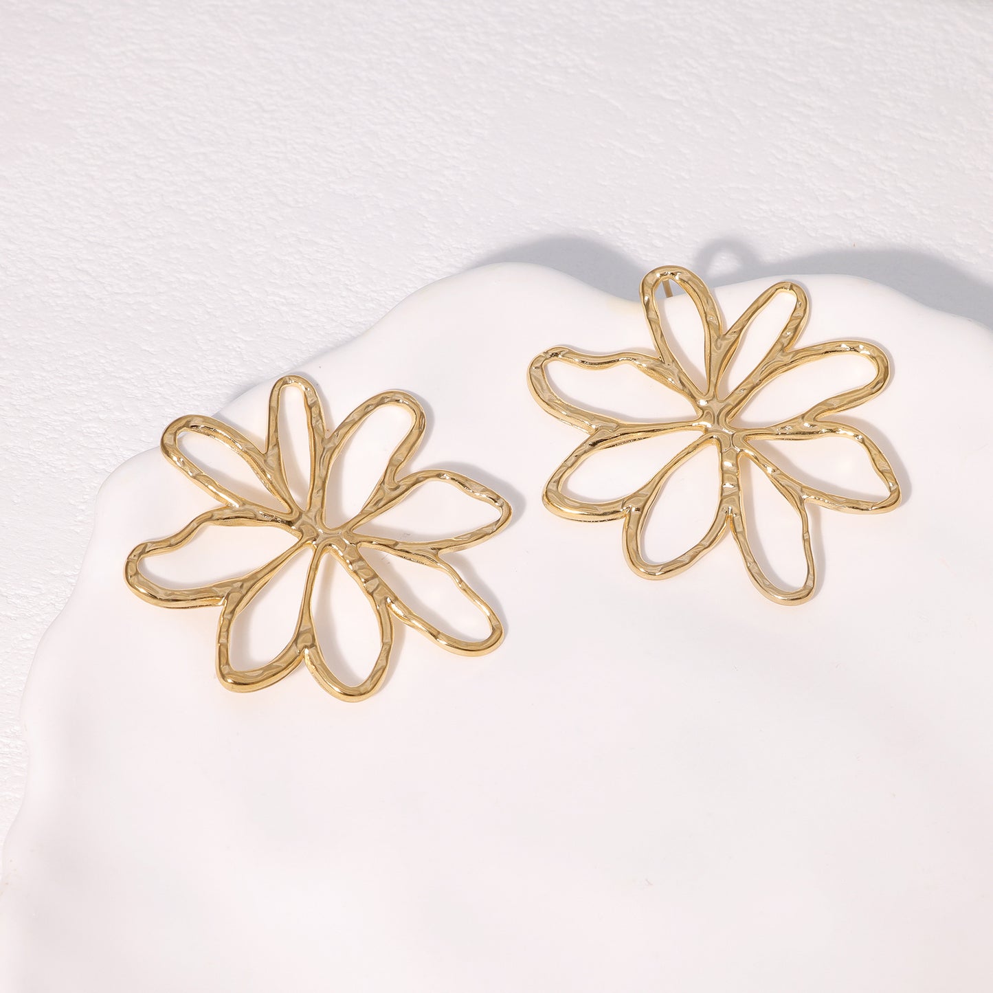 Natural Floral Hollow Design 18K Gold Plated Stainless Steel Stud Earrings for Women