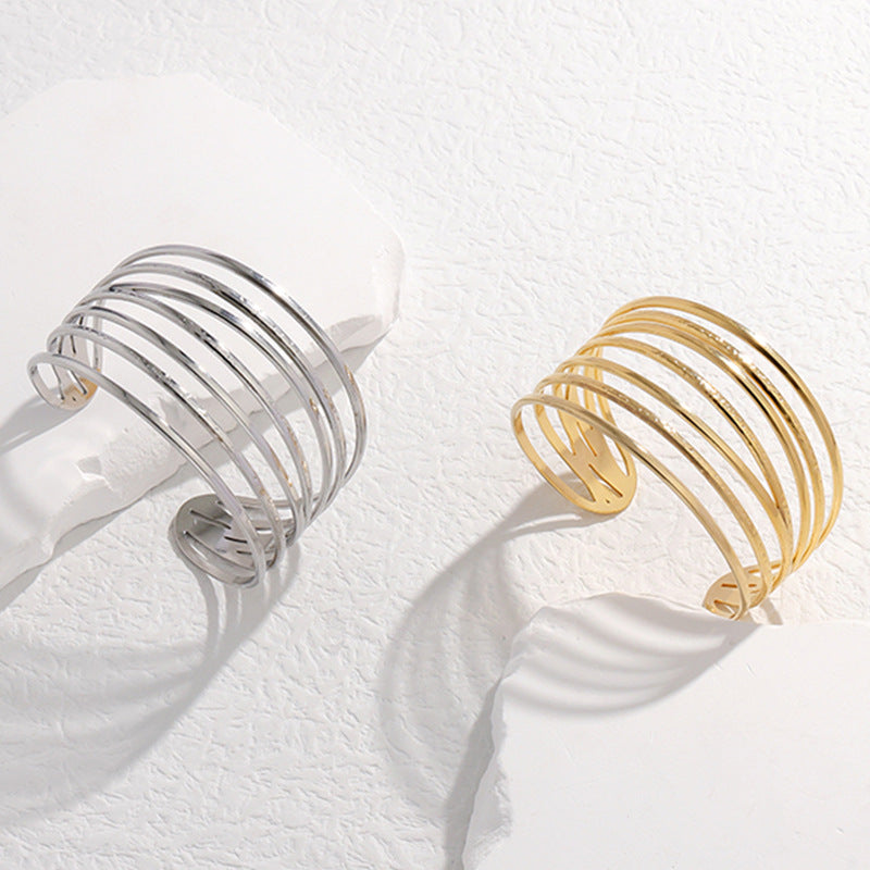 Bracciale in Acciaio al Titanio con Finitura Placcata, Linee Geometriche Minimaliste, da Donna
