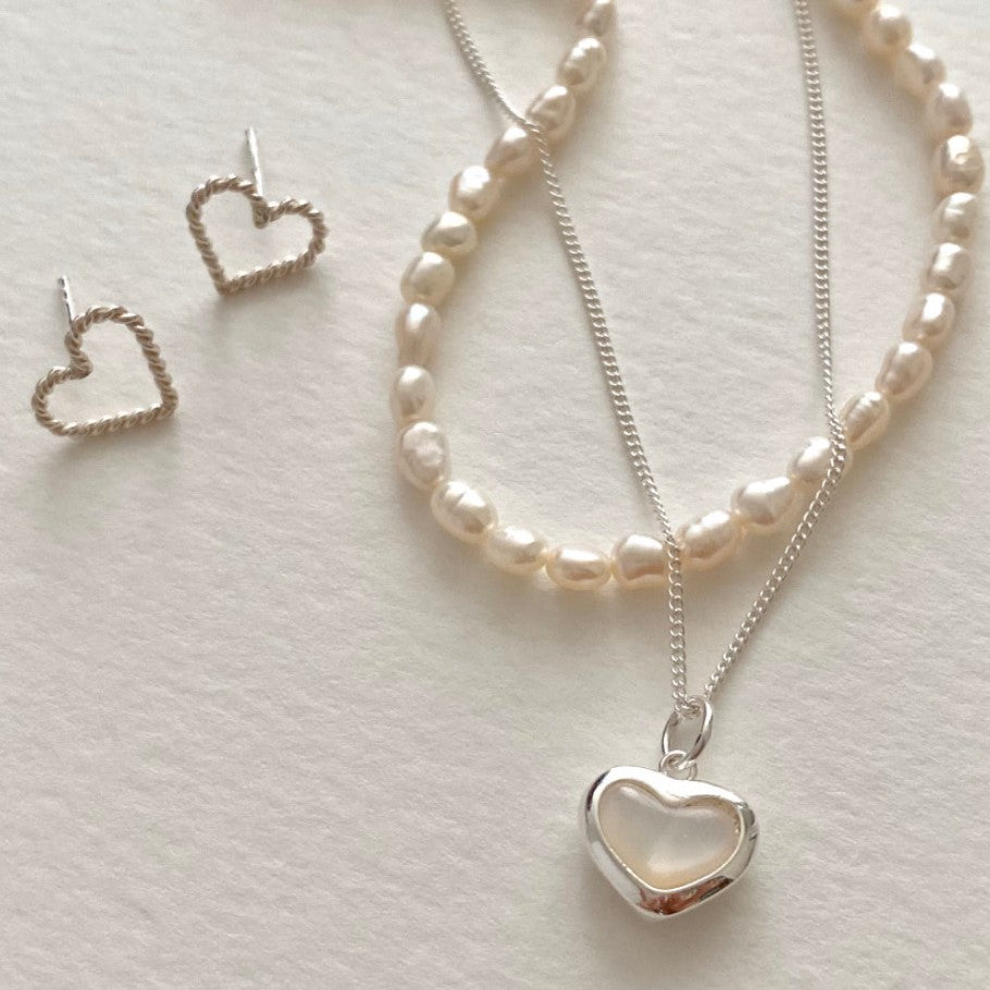Collana con pendente a forma di conchiglia a cuore, rotondo, minimalista, naturale in argento sterling 925 con catena intrecciata