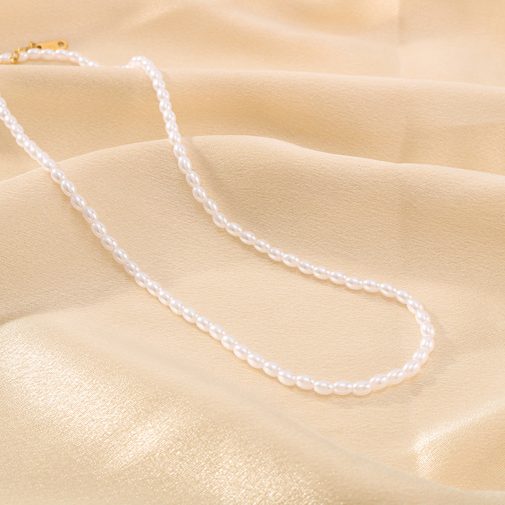 Collana con Pendente Ovale Minimalista in Acciaio Inox Placcato Oro 18K con Perle di Miglio, Stile INS, per Donna