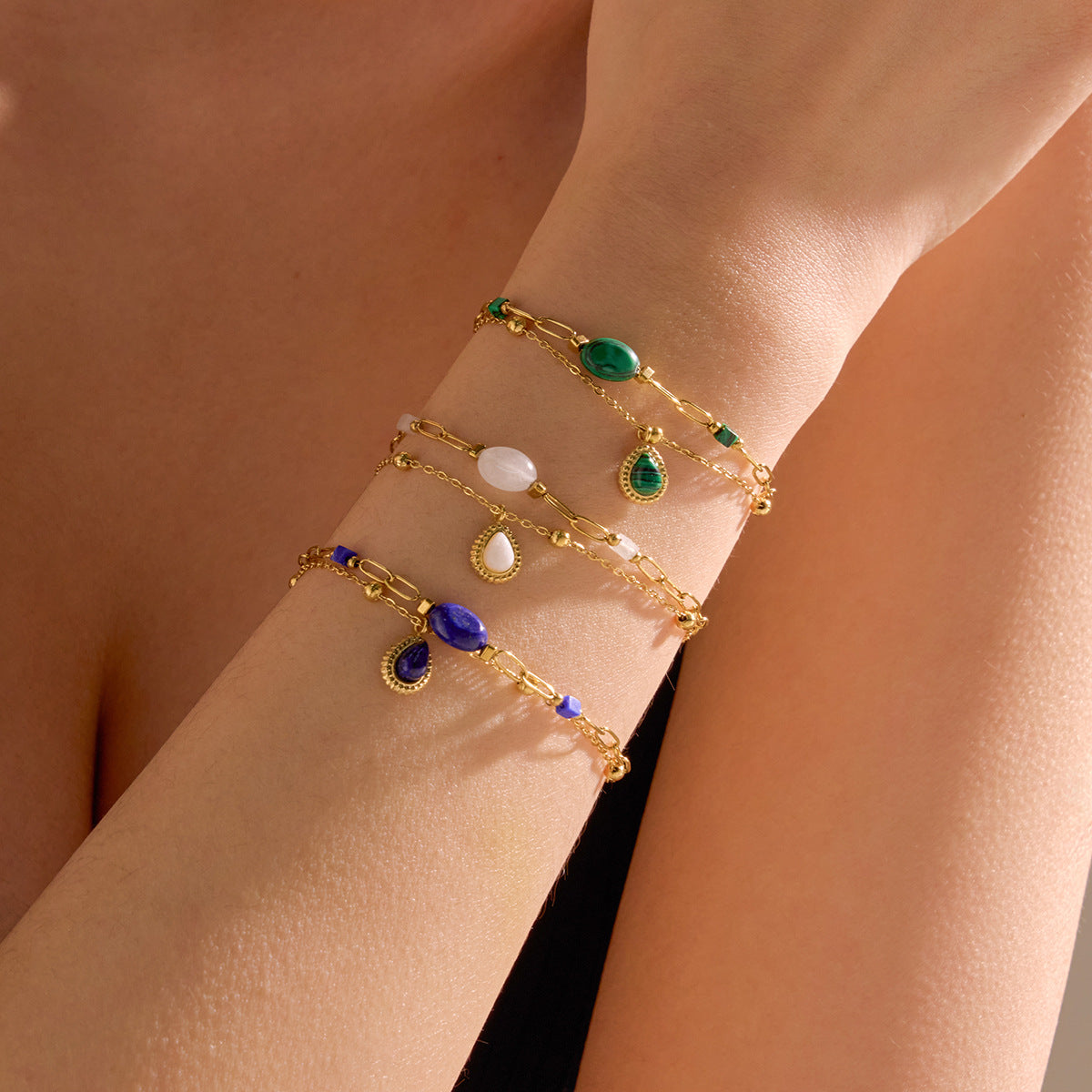 Bracciale alla moda in acciaio inossidabile stile ufficio con intarsi in pietra naturale e pendente in acciaio al titanio