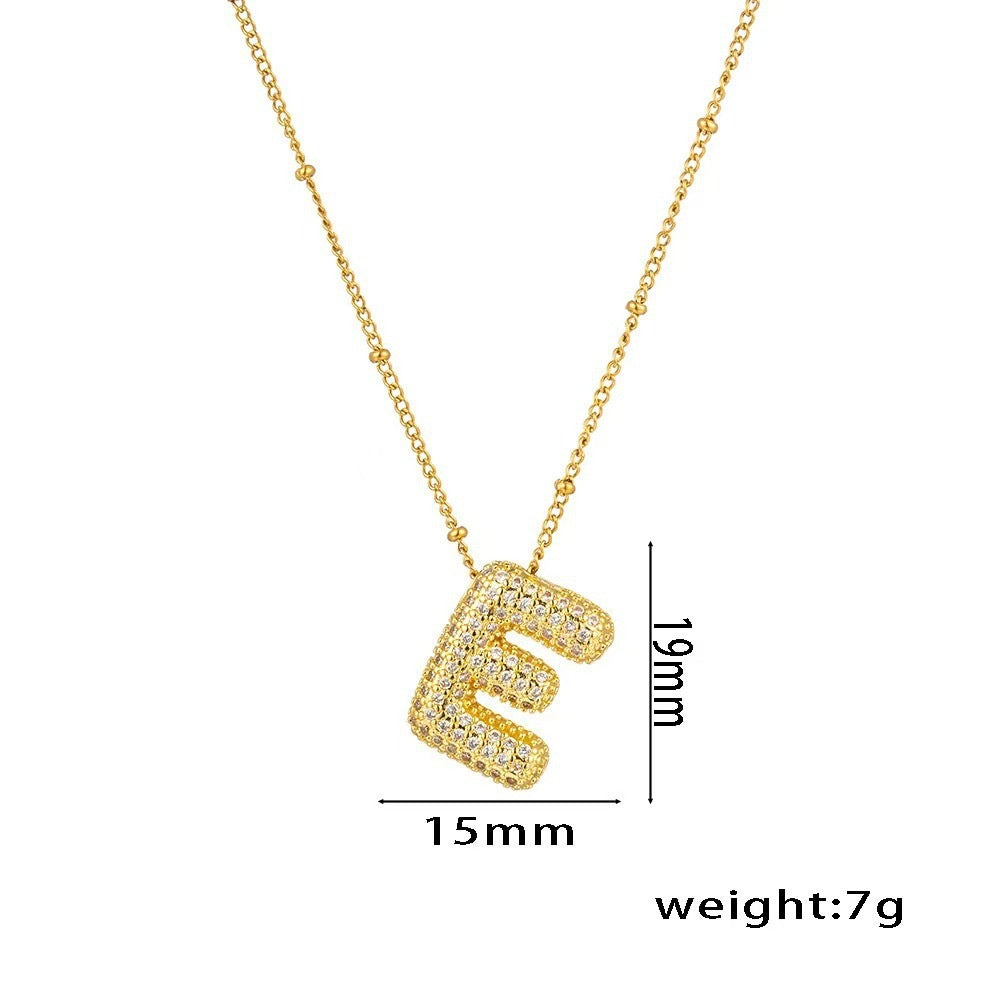 Collana da Donna con Ciondolo a Lettera, Design Geometrico Minimalista, in Ottone Placcato Oro con Zirconi Micro-Pavé