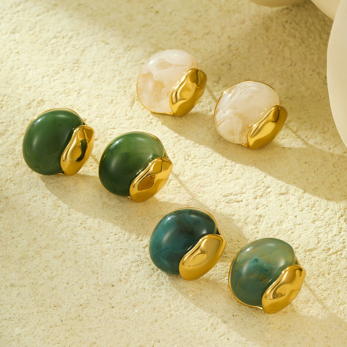 Pendientes de acero inoxidable ovalados con incrustaciones de resina estilo vintage para mujer con acabado chapado