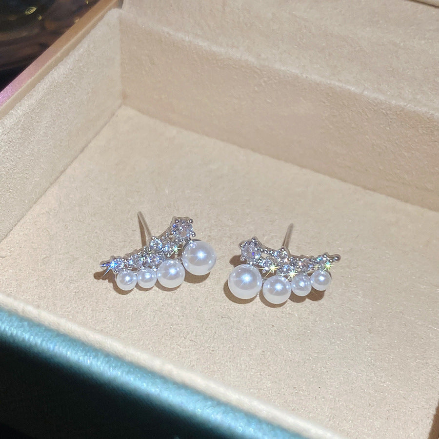 Orecchini a perno con perla, geometrici, eleganti e minimalisti, con intarsio di zirconi, da donna