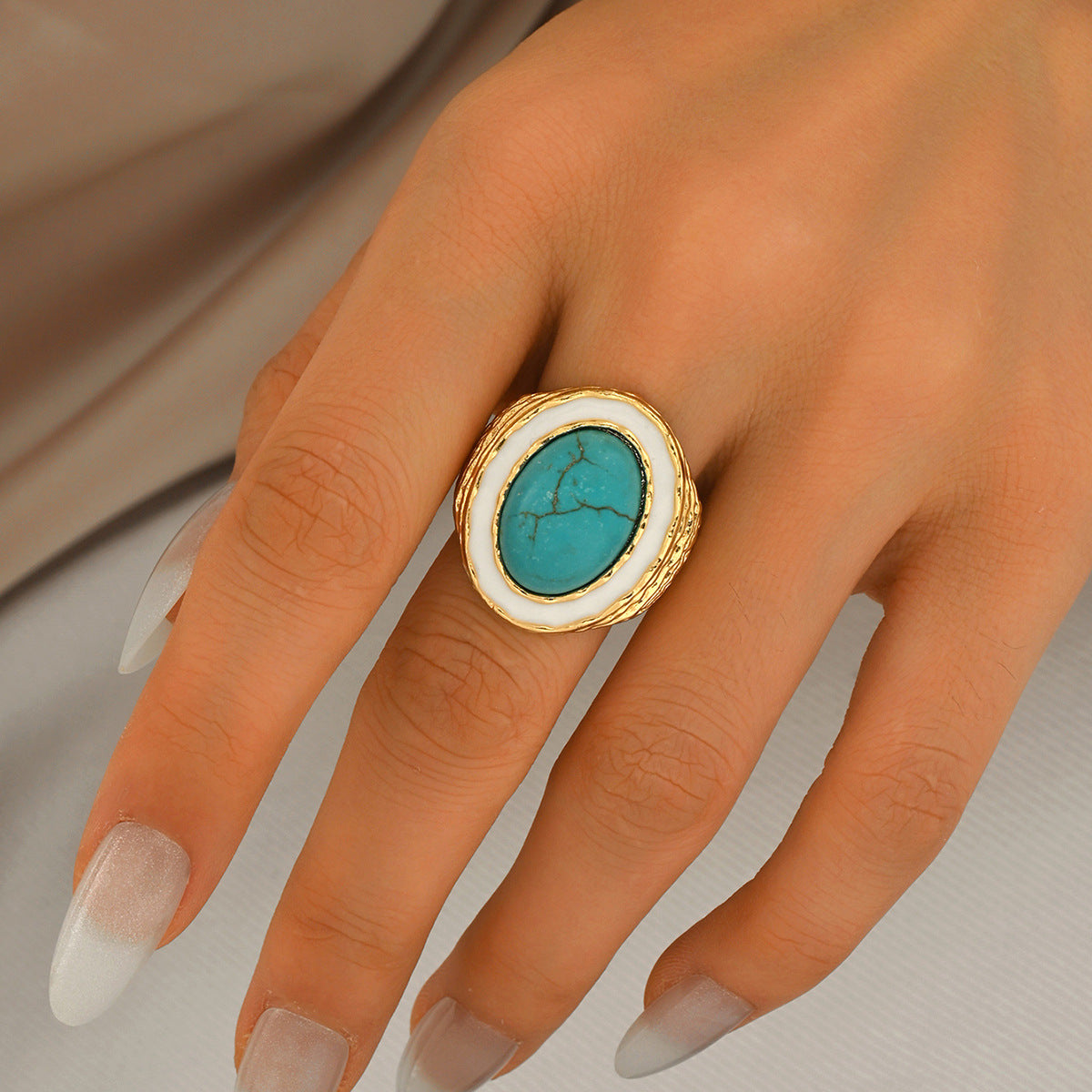 Anillo abierto geométrico minimalista para mujer en aleación de zinc con acabado chapado e incrustación de turquesa